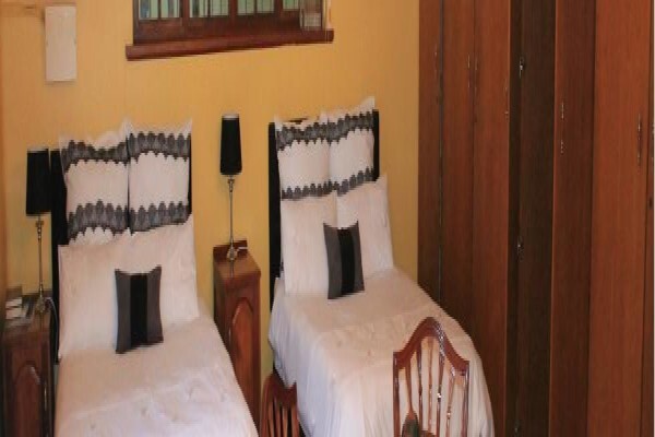 Footprints Inn