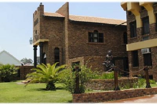 Emalahleni Castle Hotel