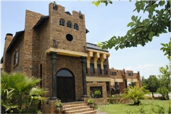 Emalahleni Castle Hotel