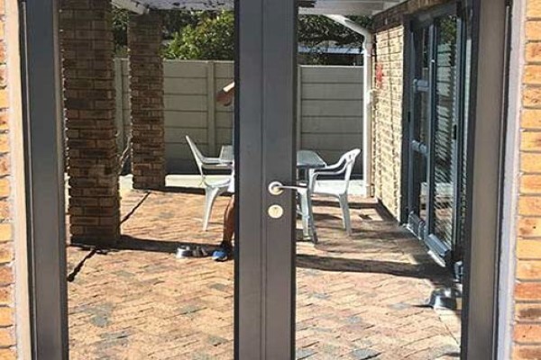 Table View Glass & Aluminium