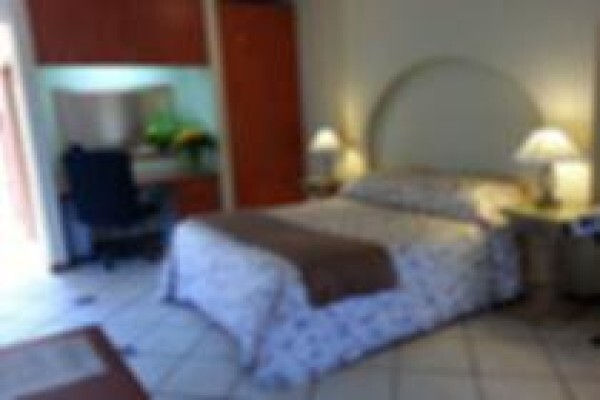 Emoyeni Tours & Lodge