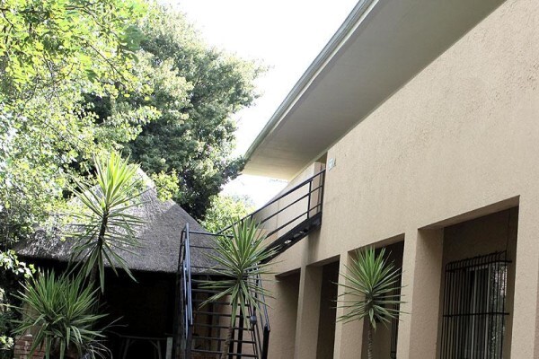 Airport Lodge & Guest House