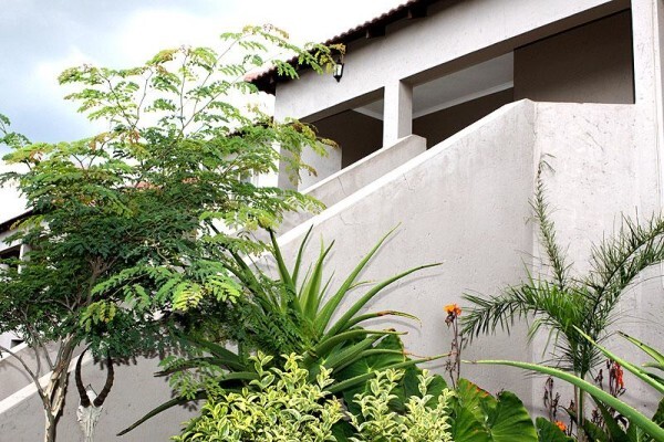 Airport Lodge & Guest House