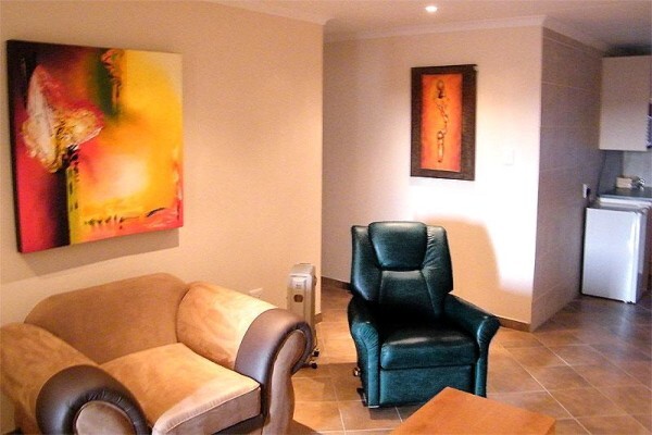 Airport Lodge & Guest House