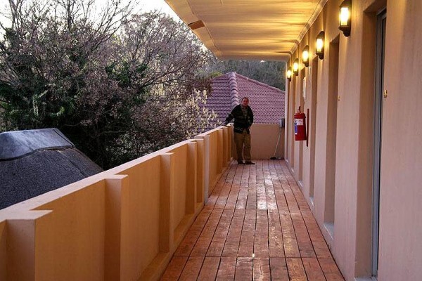 Airport Lodge & Guest House