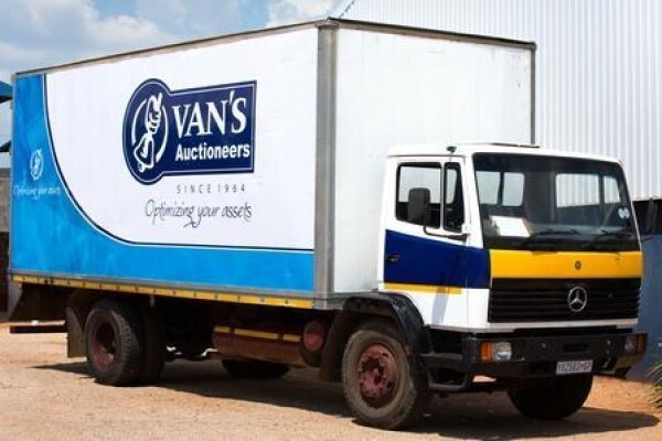 Van's Auctioneers