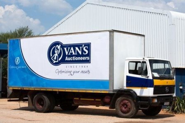 Van's Auctioneers