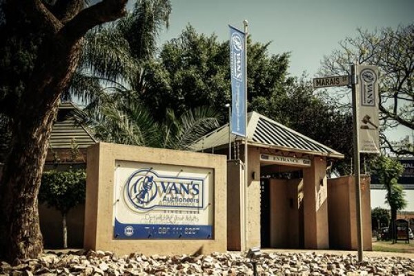 Van's Auctioneers