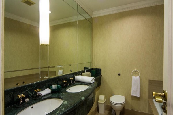 Redlands Hotel & Lodge