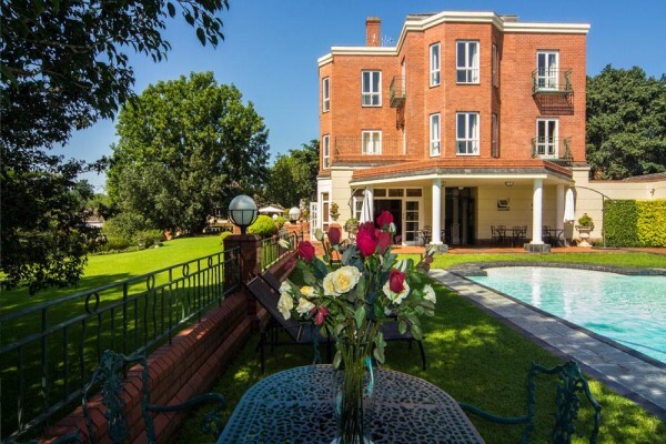 Redlands Hotel & Lodge