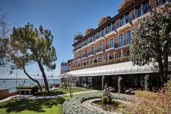 Planet Bar & Restaurant