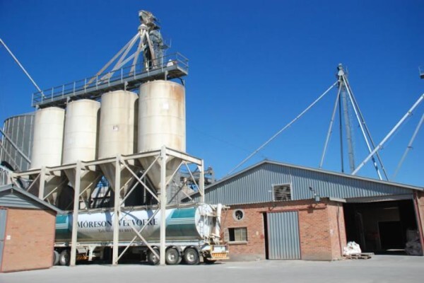 Moreson Pluimvee Boerdery (Edms) Bpk:Bemarker Sel