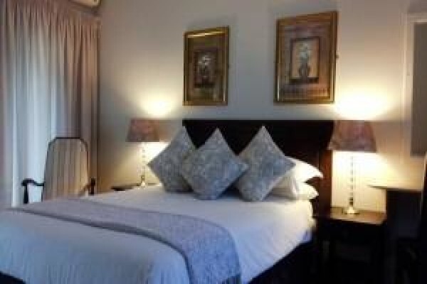 Farmhouse Lodge