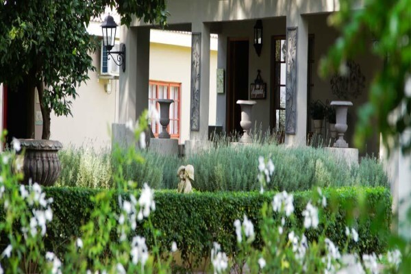 Farmhouse Lodge