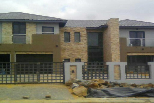 Lucky Moyo Building Construction