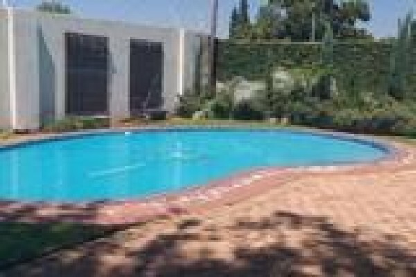 Nan Roberts Estates & Associates (Edms) Bpk