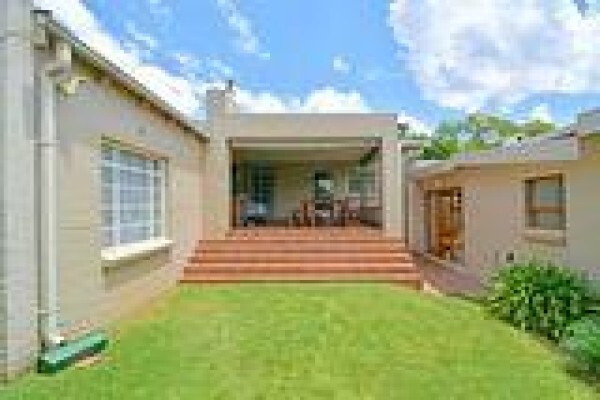 Nan Roberts Estates & Associates (Edms) Bpk