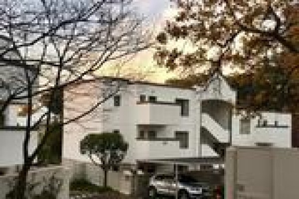 Nan Roberts Estates & Associates (Edms) Bpk