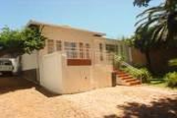 Nan Roberts Estates & Associates (Edms) Bpk