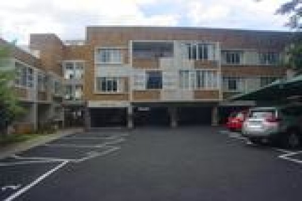 Nan Roberts Estates & Associates (Edms) Bpk