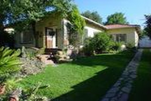 Nan Roberts Estates & Associates (Edms) Bpk