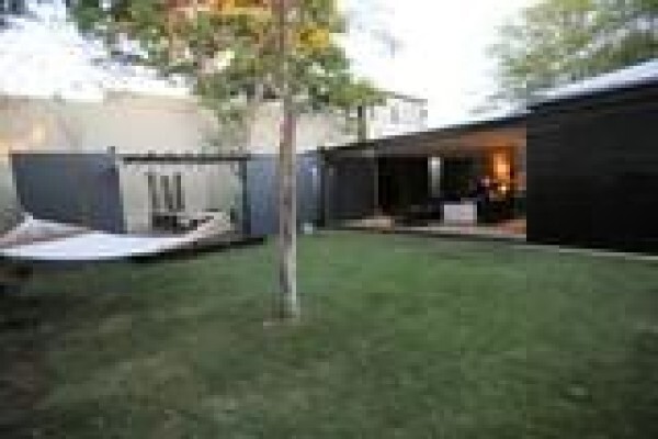 Nan Roberts Estates & Associates (Edms) Bpk