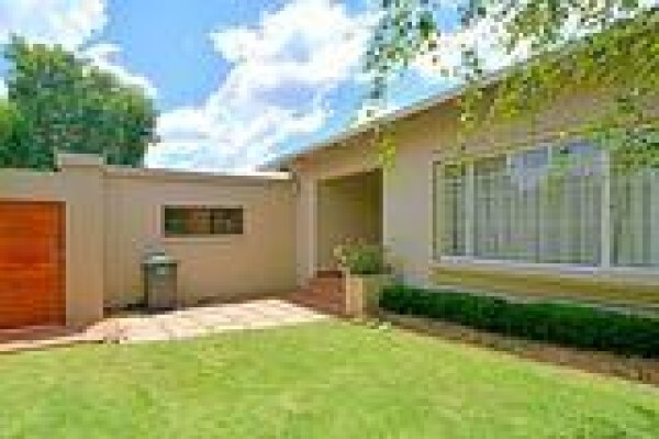 Nan Roberts Estates & Associates (Edms) Bpk