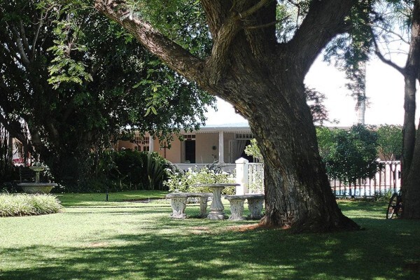 Belle Ombre Guest House & Lodge