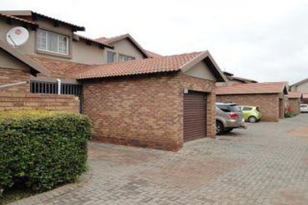Chas Everitt Boksburg