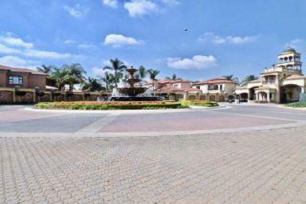 Chas Everitt Boksburg