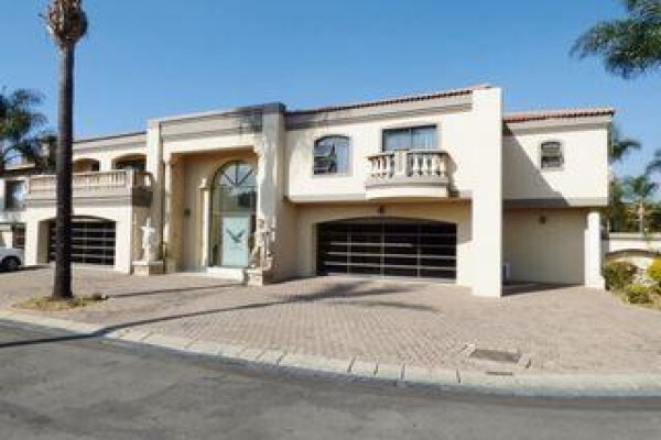 Chas Everitt Boksburg