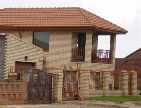 Manleo Construction & Projects (Pty) Ltd