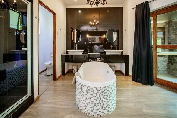 Zebrina Guesthouse & Gallery