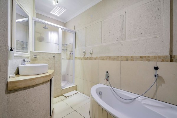 Zebrina Guesthouse & Gallery