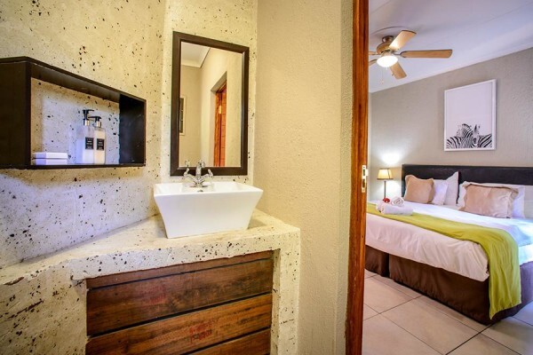 Zebrina Guesthouse & Gallery