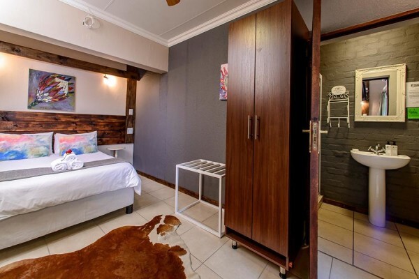 Zebrina Guesthouse & Gallery