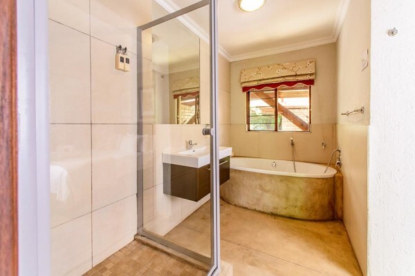 Zebrina Guesthouse & Gallery