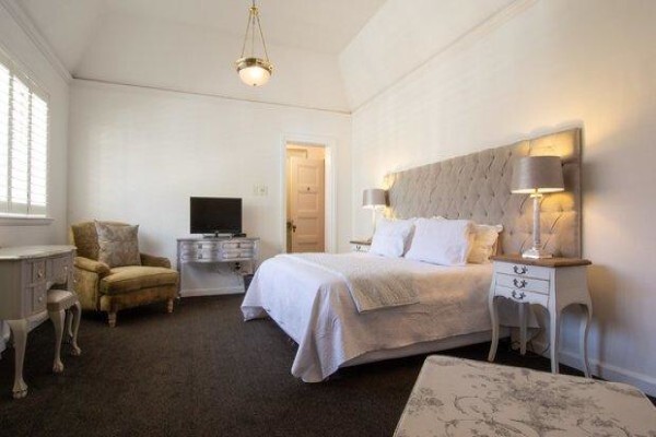 Rhonda'S Manor Guest House