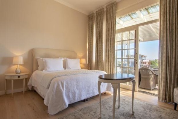 Rhonda'S Manor Guest House