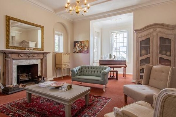 Rhonda'S Manor Guest House