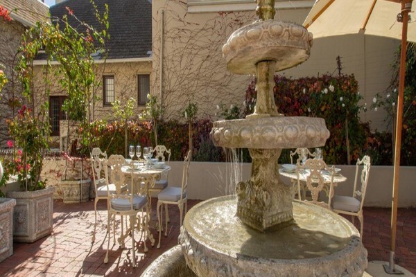 Rhonda'S Manor Guest House
