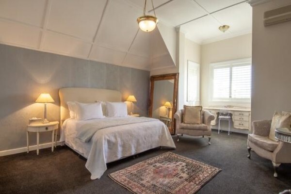 Rhonda'S Manor Guest House