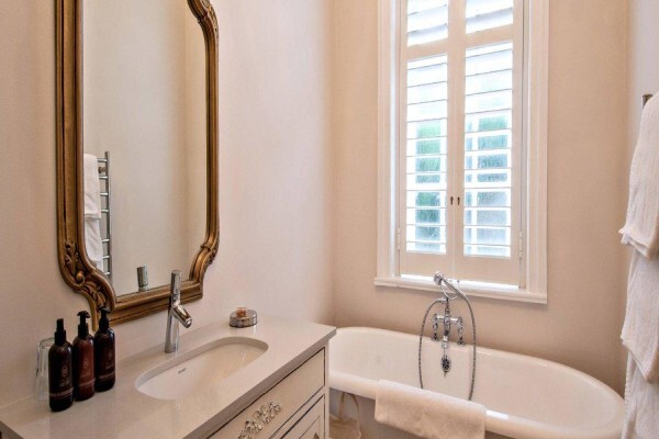 Rhonda'S Manor Guest House