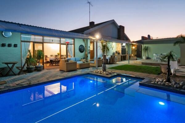 Hobie Beach Guesthouse Summerstrand