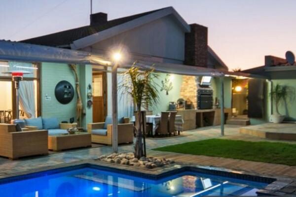 Hobie Beach Guesthouse Summerstrand