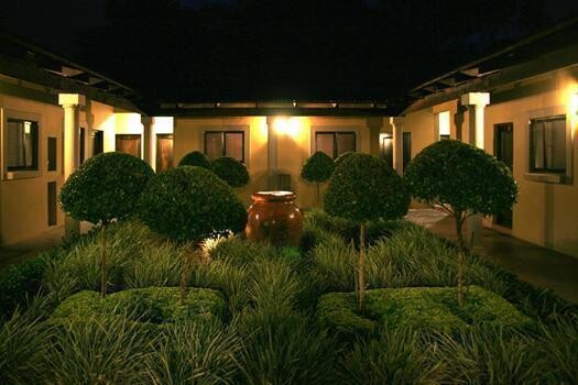 Umdlalo Lodge & Zizi'S Restaurant
