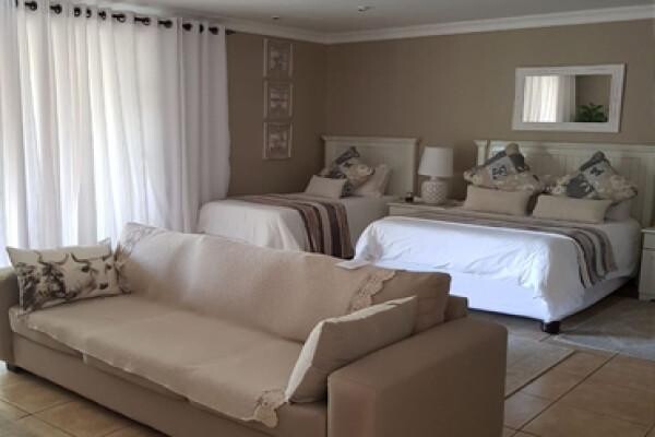 Lakeside Guesthouse