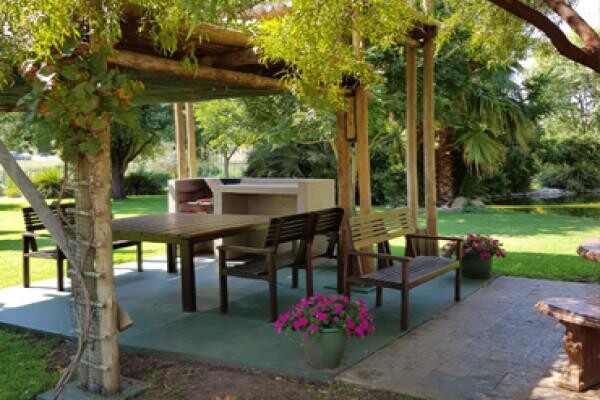 Lakeside Guesthouse