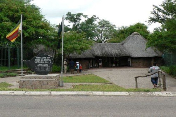 Victoria Falls Guide