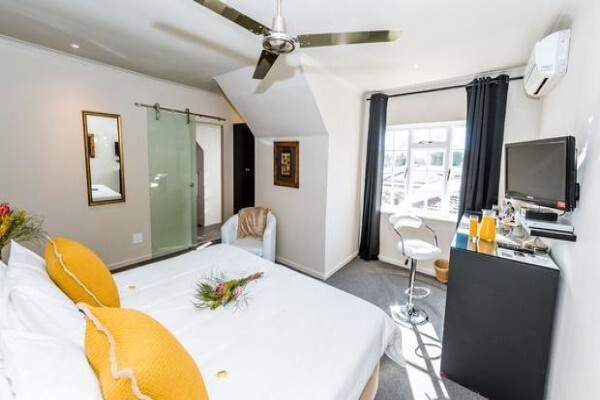 Guest House Le Petit Chateau